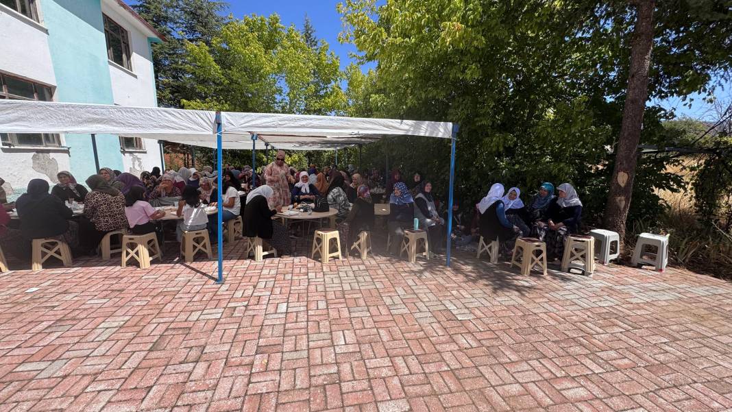 Konya'da vefalı torunlar, kahraman dedelerini unutmadı 4